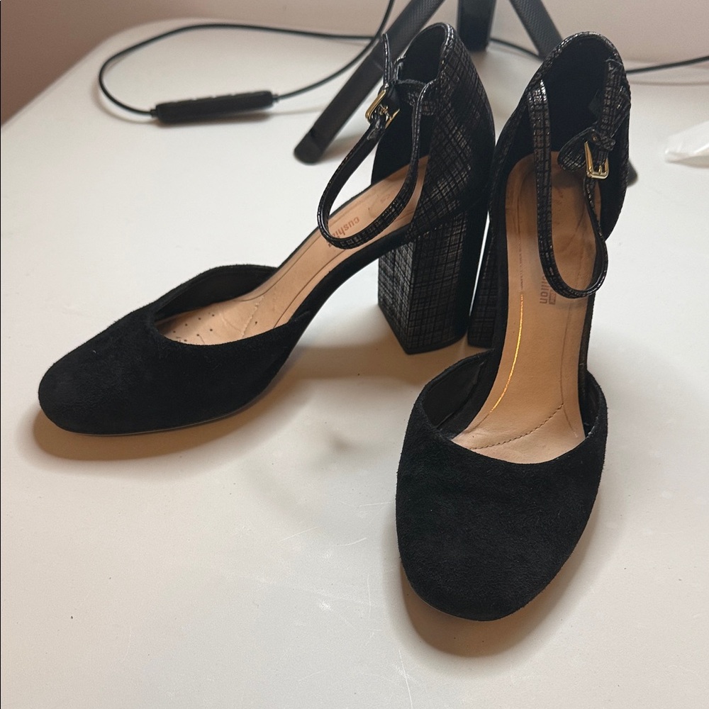 Women’s Black Ankle-Strap Block Heel Pumps